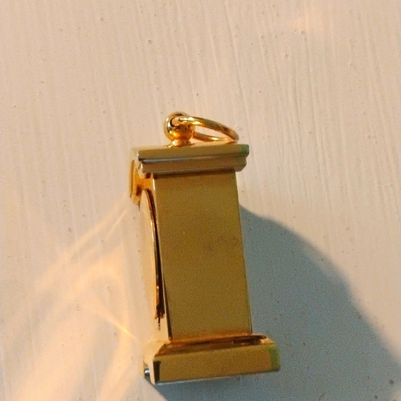 🤩Charming!/Goldentone small stand Clock💖 - Picture 4 of 8